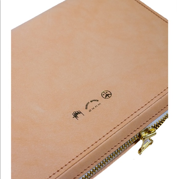 Alterior Design For Mister Green - Ceremony Case - Picture 4 of 5